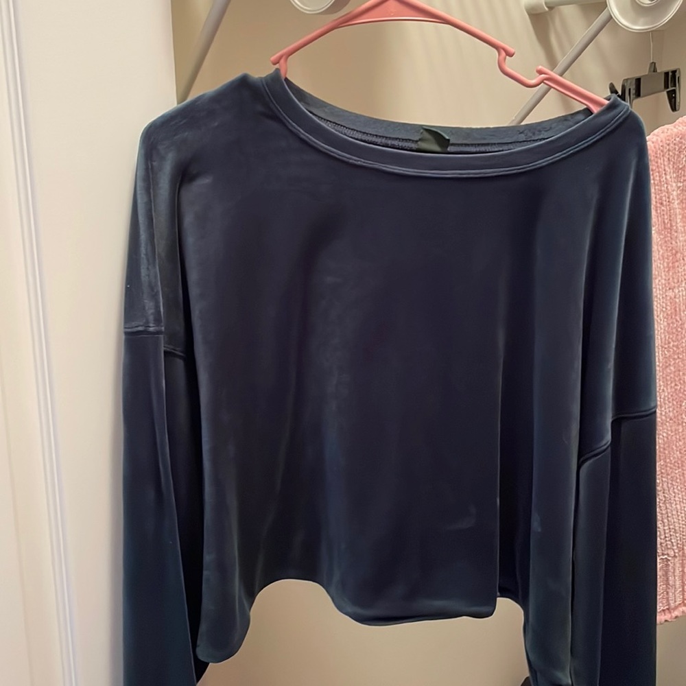 Cropped velvet sweater